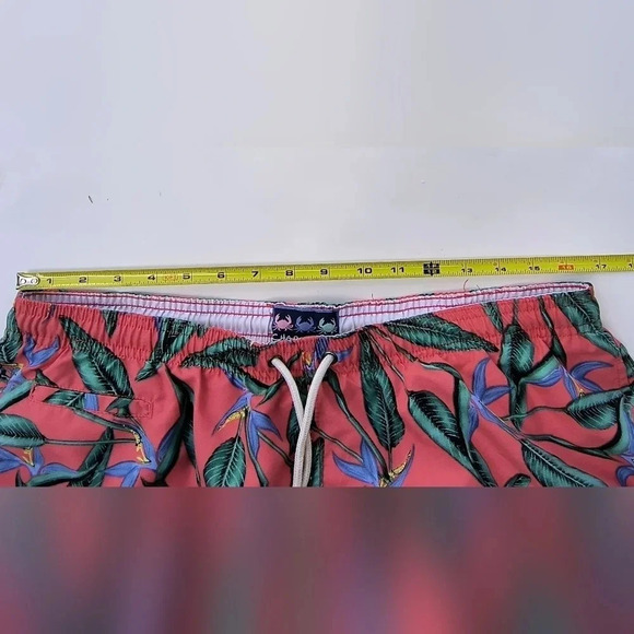 Charleston Threads Men's Tropical Salmon Colored Birds of Paradise Swim Trunks L - Picture 4 of 6
